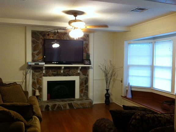 4th image of 119 E 152nd St