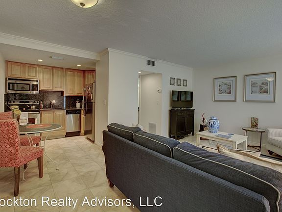 4th image of 115 Airport Ave E APT 4