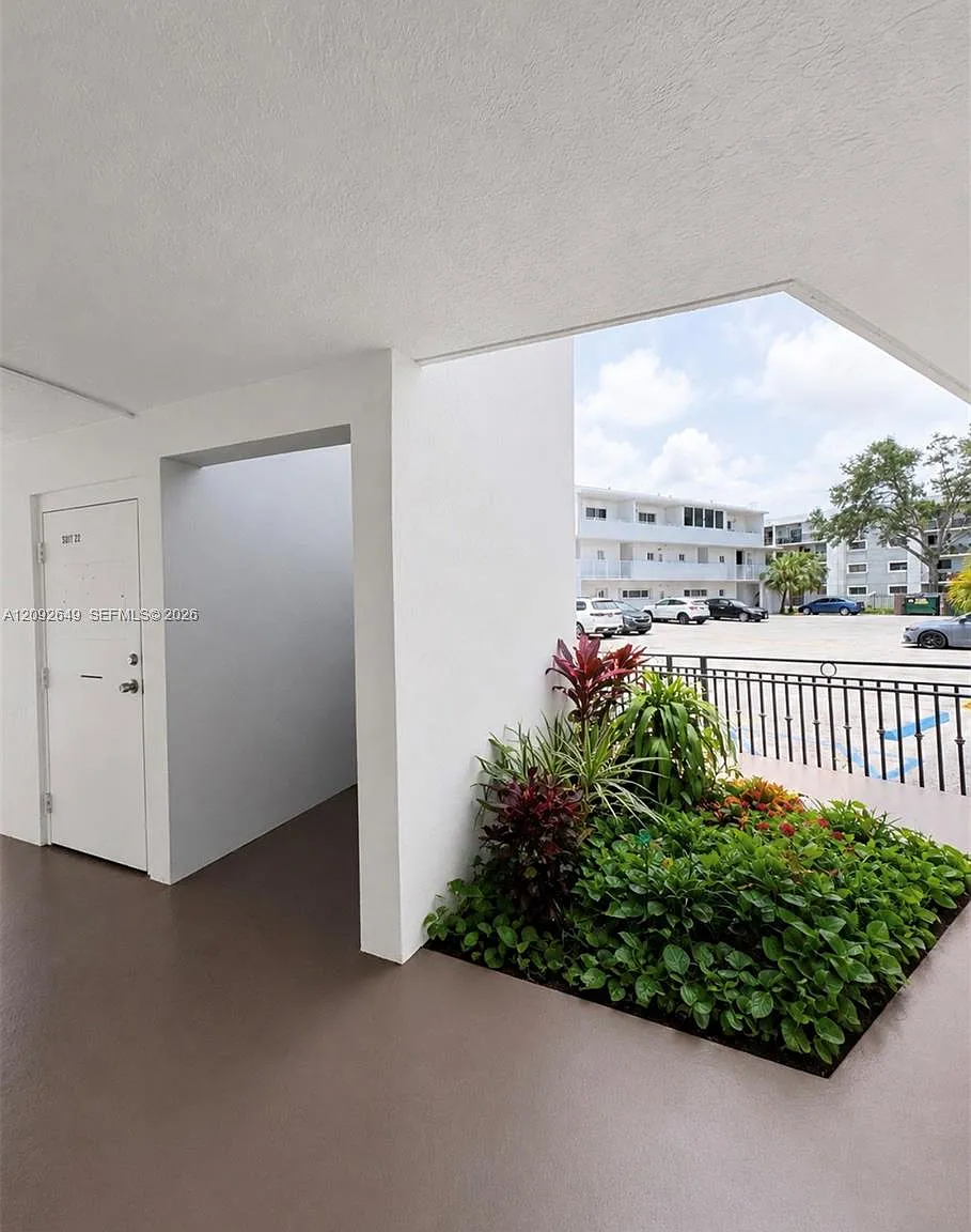 Savannah Apartments Condo — Photo 3