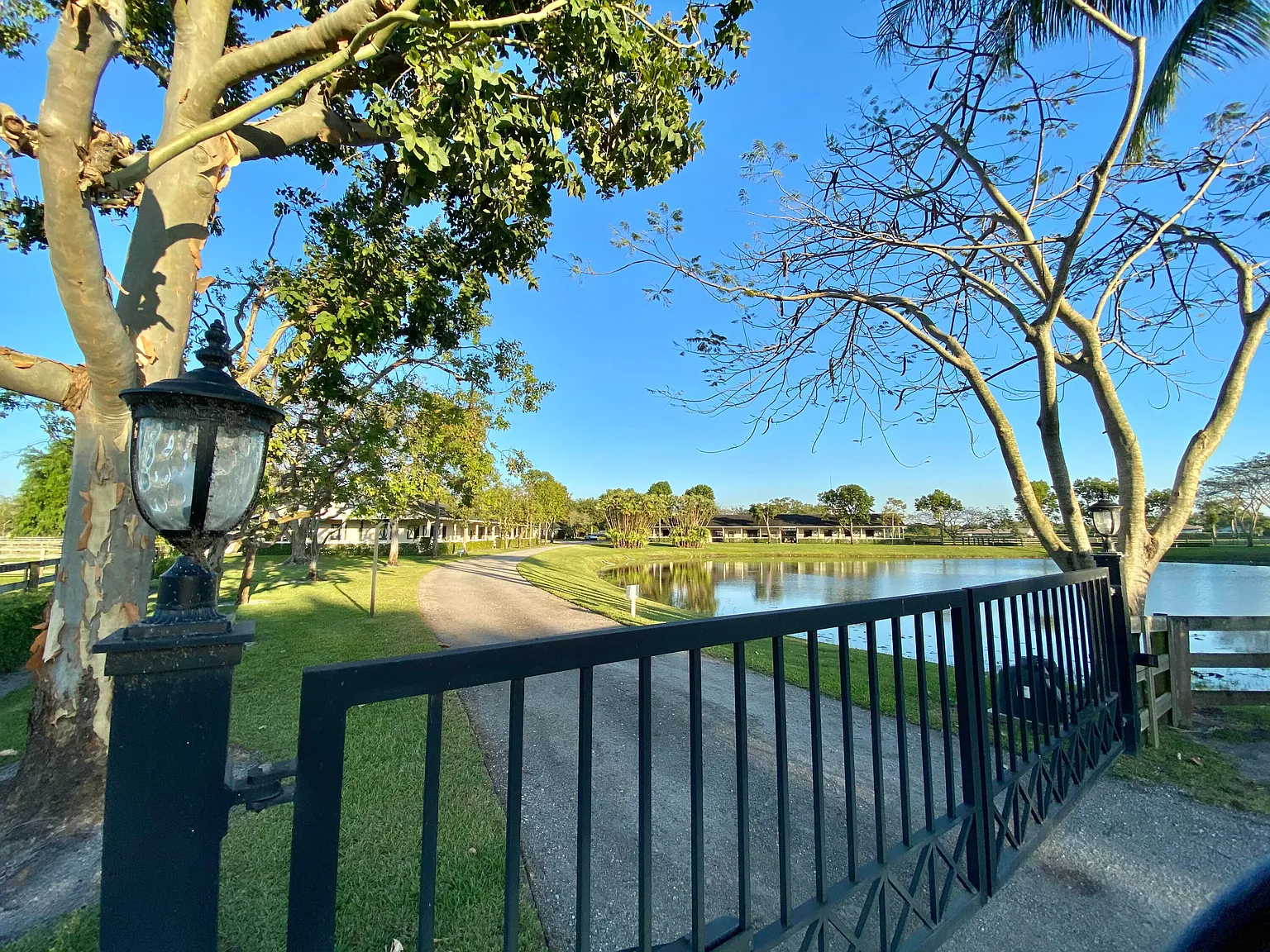 3 bed, 1.0 bath, 2460 sqft, $12,500 — Photo 2