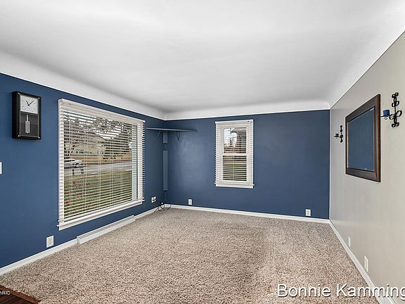 3rd image of 304 W Main St SE