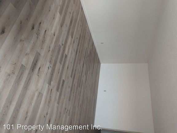5th image of 1521 N Bush St Unit 3