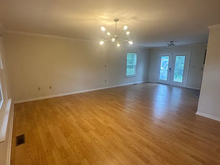 8104 Igou Gap Rd — Photo 5