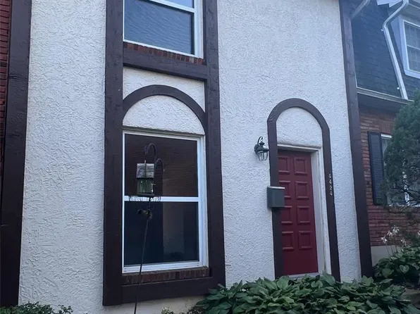 4424 Pegasus Dr, Saint Louis, MO 63129