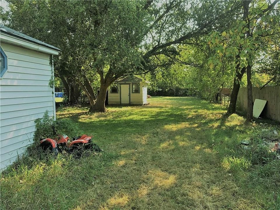 2nd image of 1102 Ervin Ln