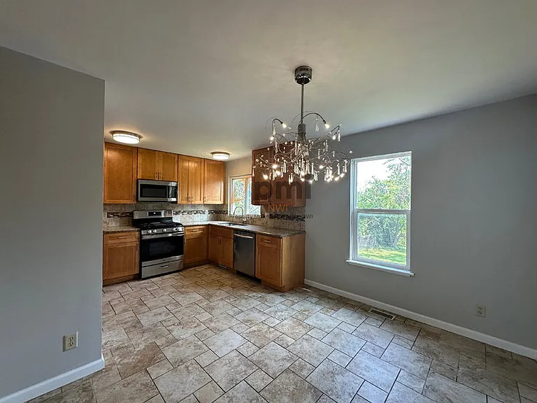1031 W 59th Pl — Photo 6