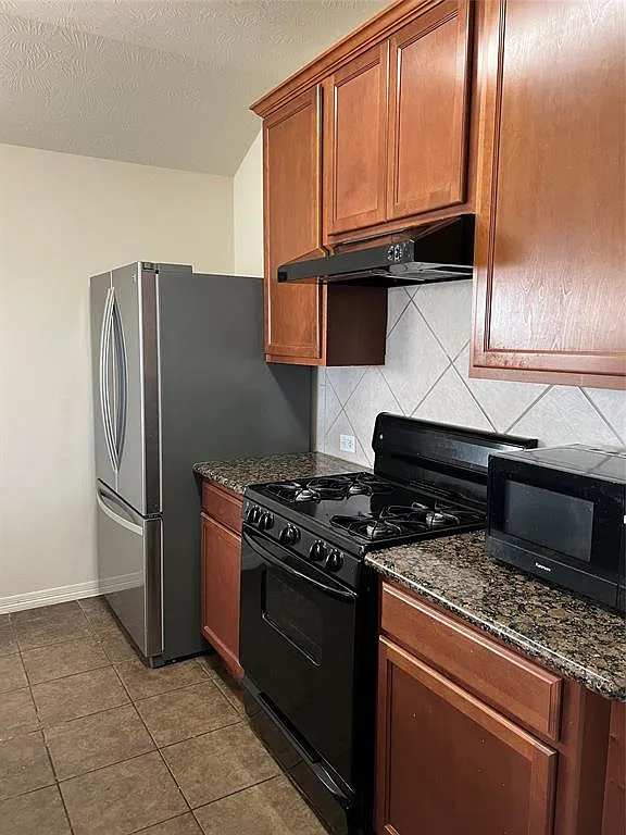 3 bed, 1169 sqft, $1,800 — Photo 1