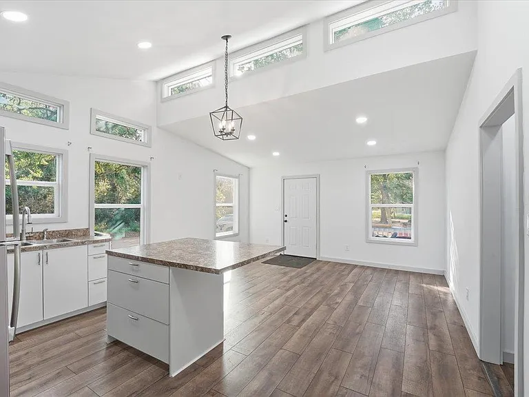 877 Yaupon Dr — Photo 10