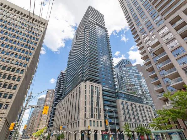 955 Bay St #2501, Toronto, ON M5S 0C6