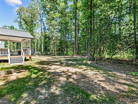 5th image of 192 Woodmount Dr