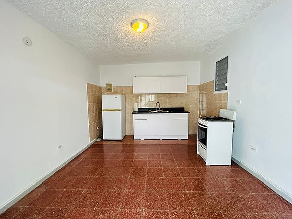 3rd image of 1224 Calle Arturo Arche Diaz #2