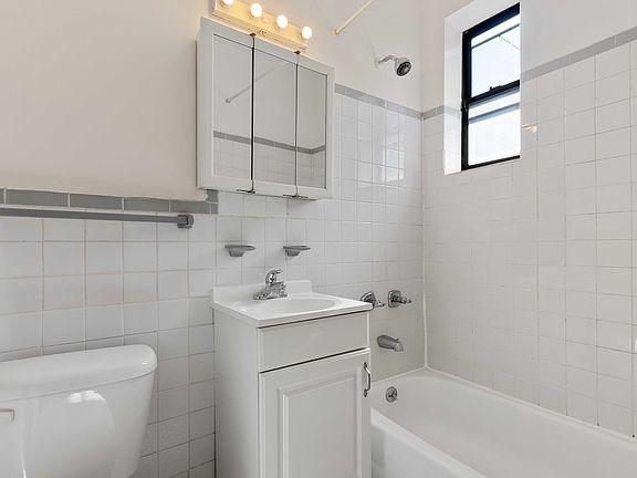 5th image of 320 E 34th St #5D2