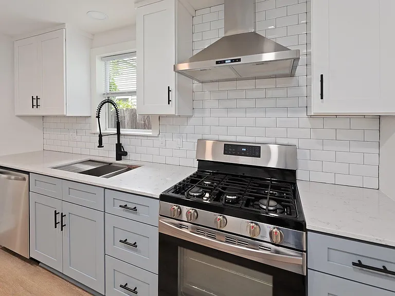 2208 Santa Rita St — Photo 11