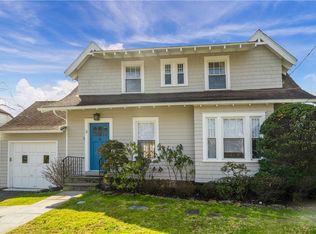 3 Soundview Dr, Larchmont, NY 10538