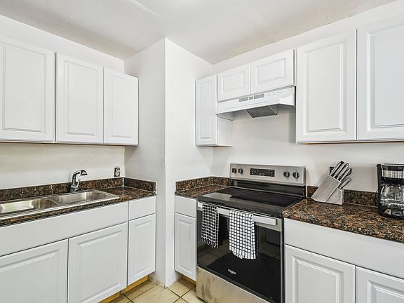 3rd image of 10103 N Lantana Ave