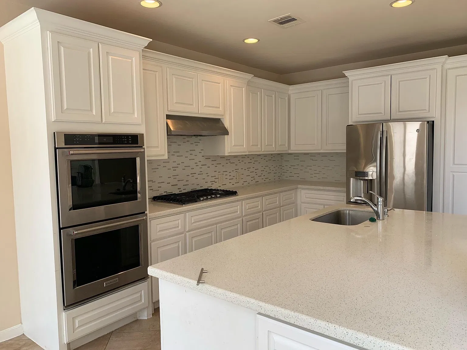 4 bed, 2.5 bath, 2448 sqft, $2,495 — Photo 3