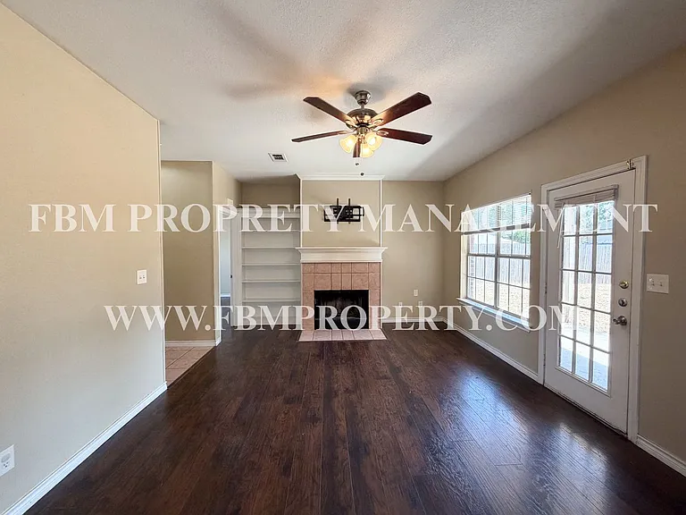 2702 Boyd St — Photo 5
