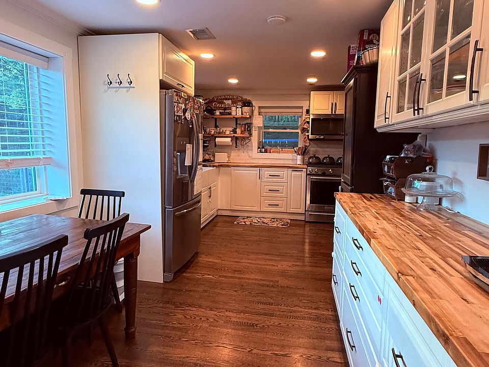 1st image of 434 Reeves Cove Rd