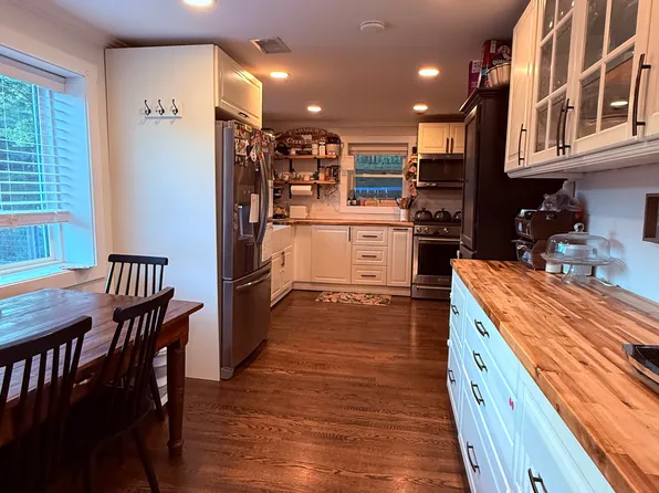 434 Reeves Cove Rd, Candler, NC 28715