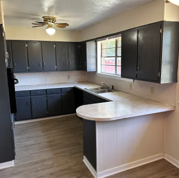 103 E Scott St — Photo 2