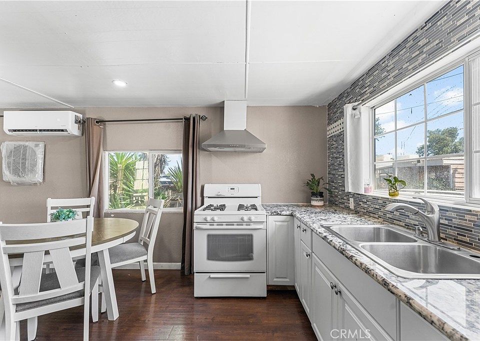 1st image of 723 W Avenue I