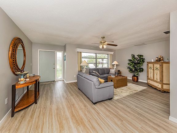 2nd image of 641 Sheridan Dr