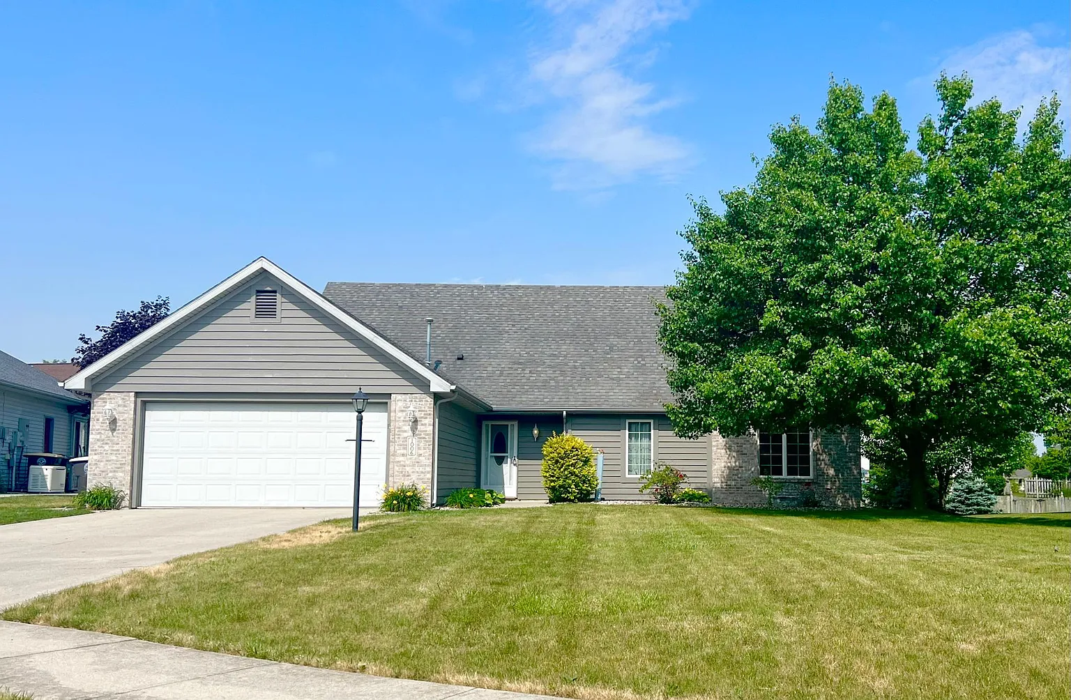 1006 Deer Cliff Ct photo 1