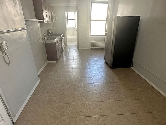2nd image of 145 Chestnut Ave APT 3R