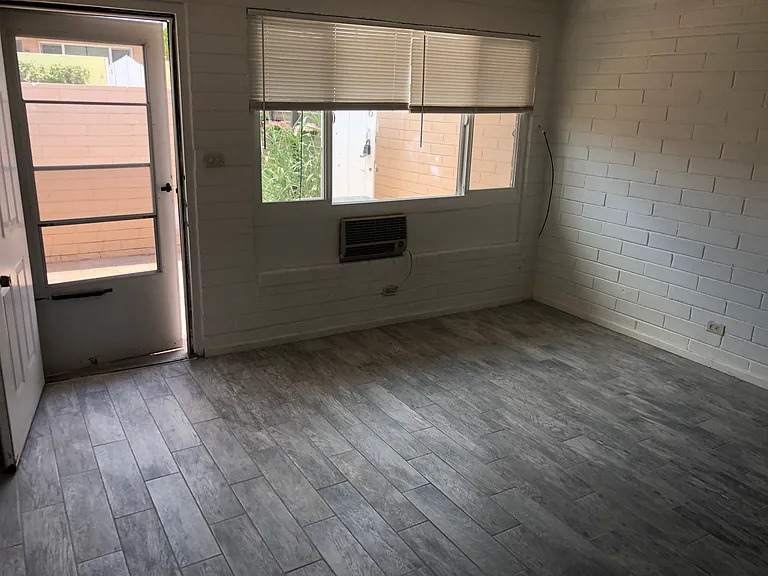 456-460 Valverde Dr SE — Photo 8