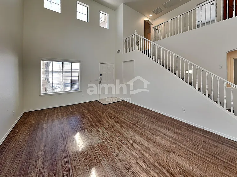 2919 S 71st Dr — Photo 7