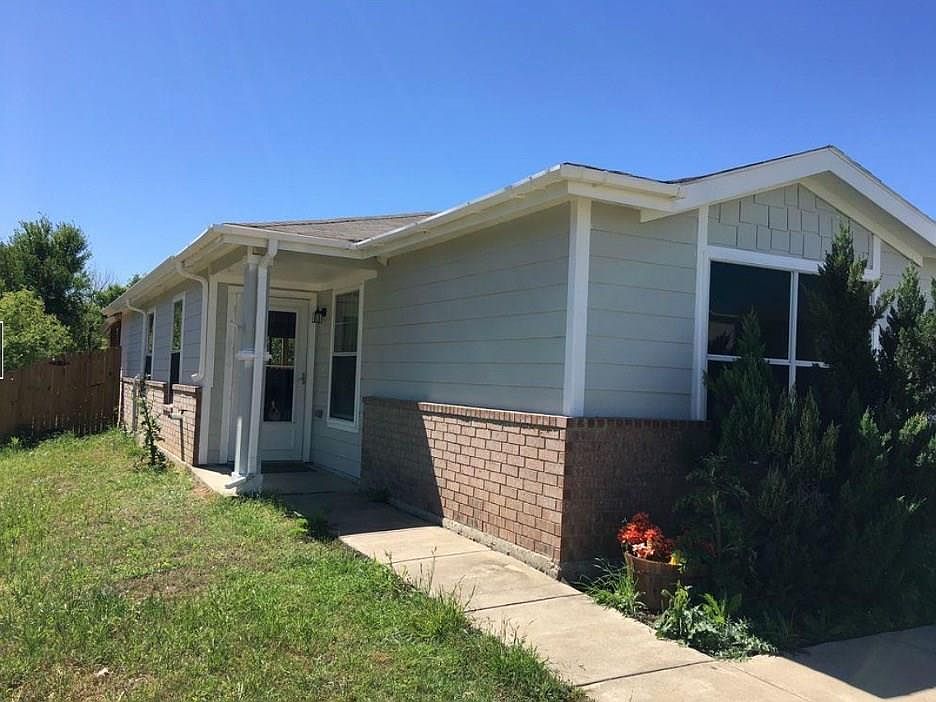 2nd image of 1920 Wickham Dr