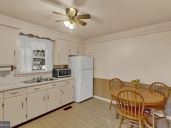 328 W Main St — Photo 4