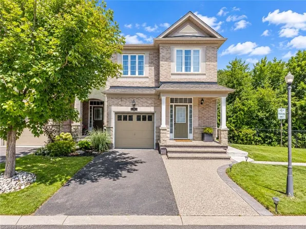 28 Doon Mills Dr #10, Kitchener, ON N2P 2W9