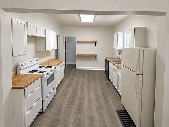 2nd image of 866 W 25th St
