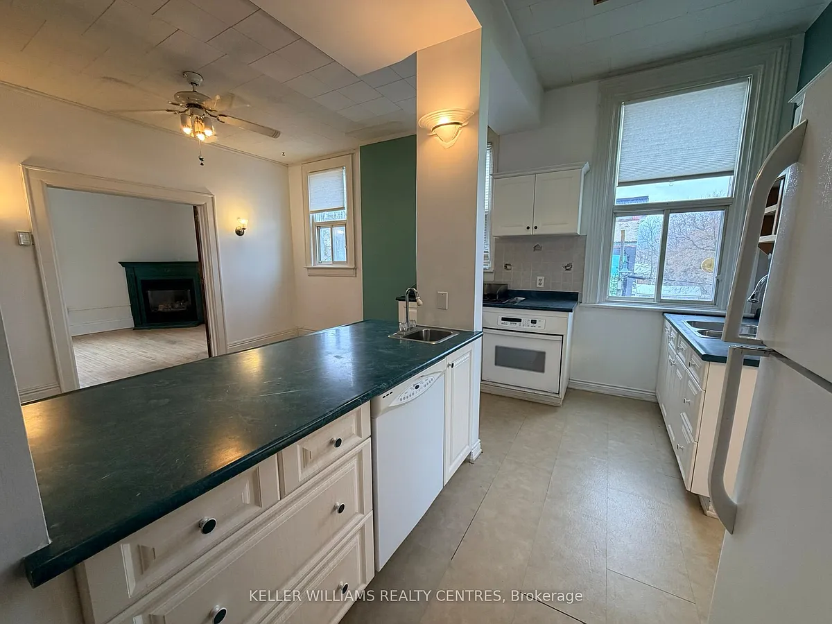 Building Photo - 1 Simcoe St #C