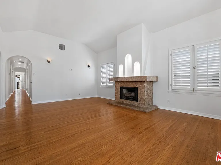 2030 Kelton Ave — Photo 4
