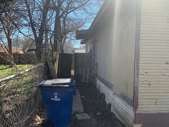4th image of 712 N Barrett Ave