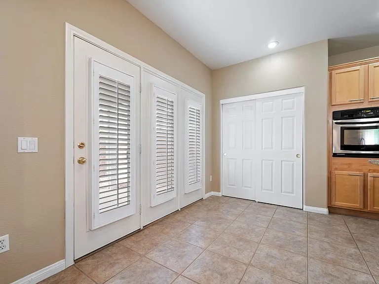 10492 Mission Park Ave — Photo 18