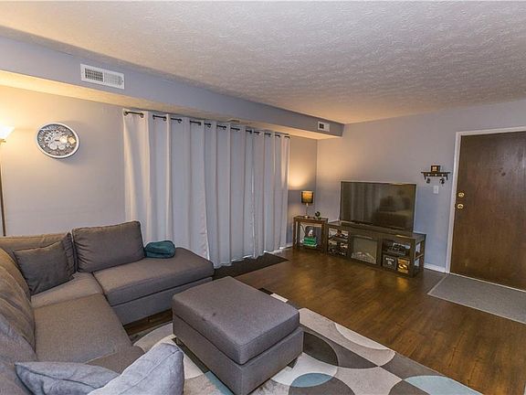 5th image of 16380 Heather Ln #F104