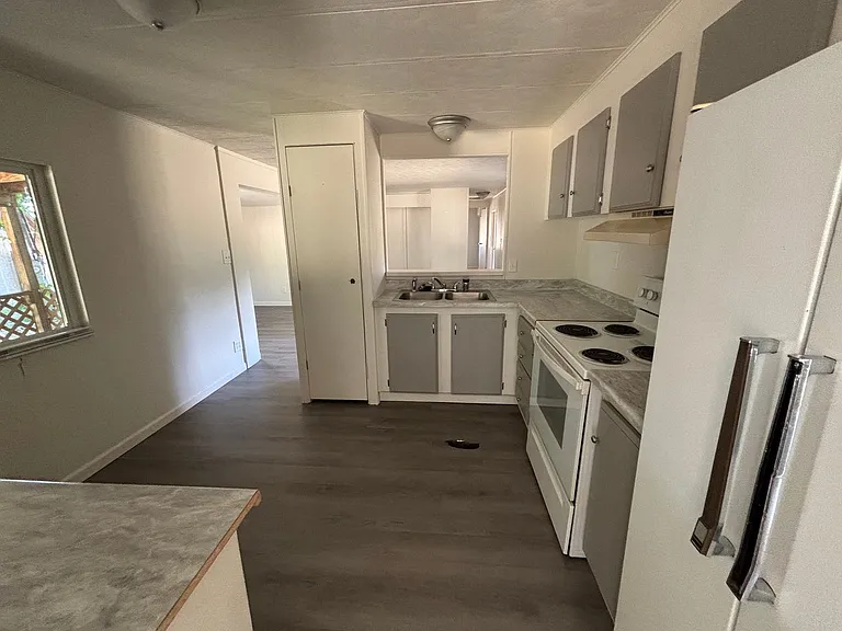 900 Callahan Way — Photo 6
