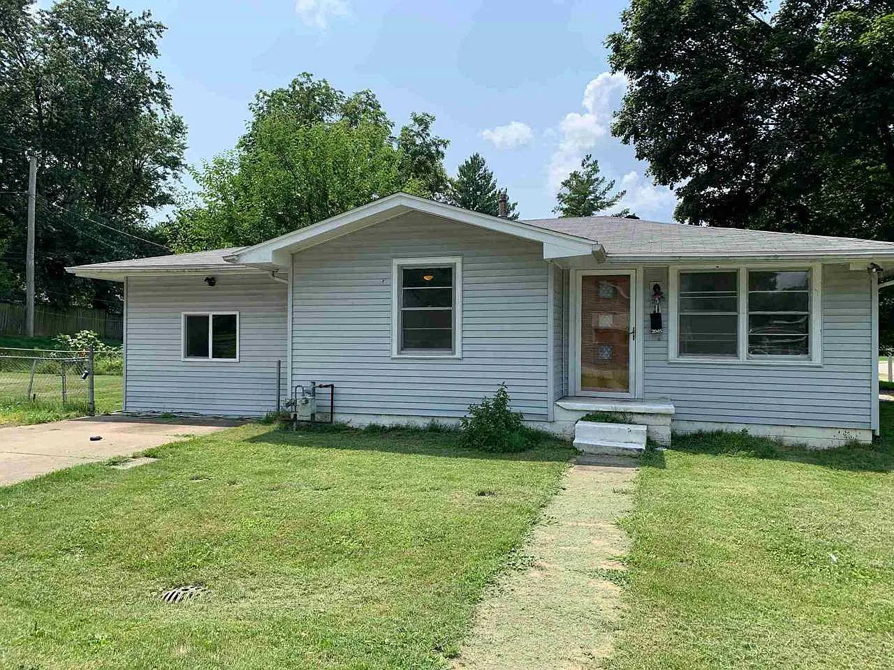2045 Kathleen Ave photo 1