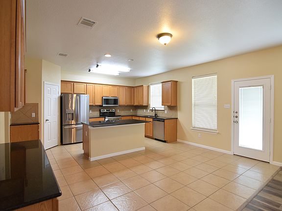 5th image of 810 Red Fern Dr