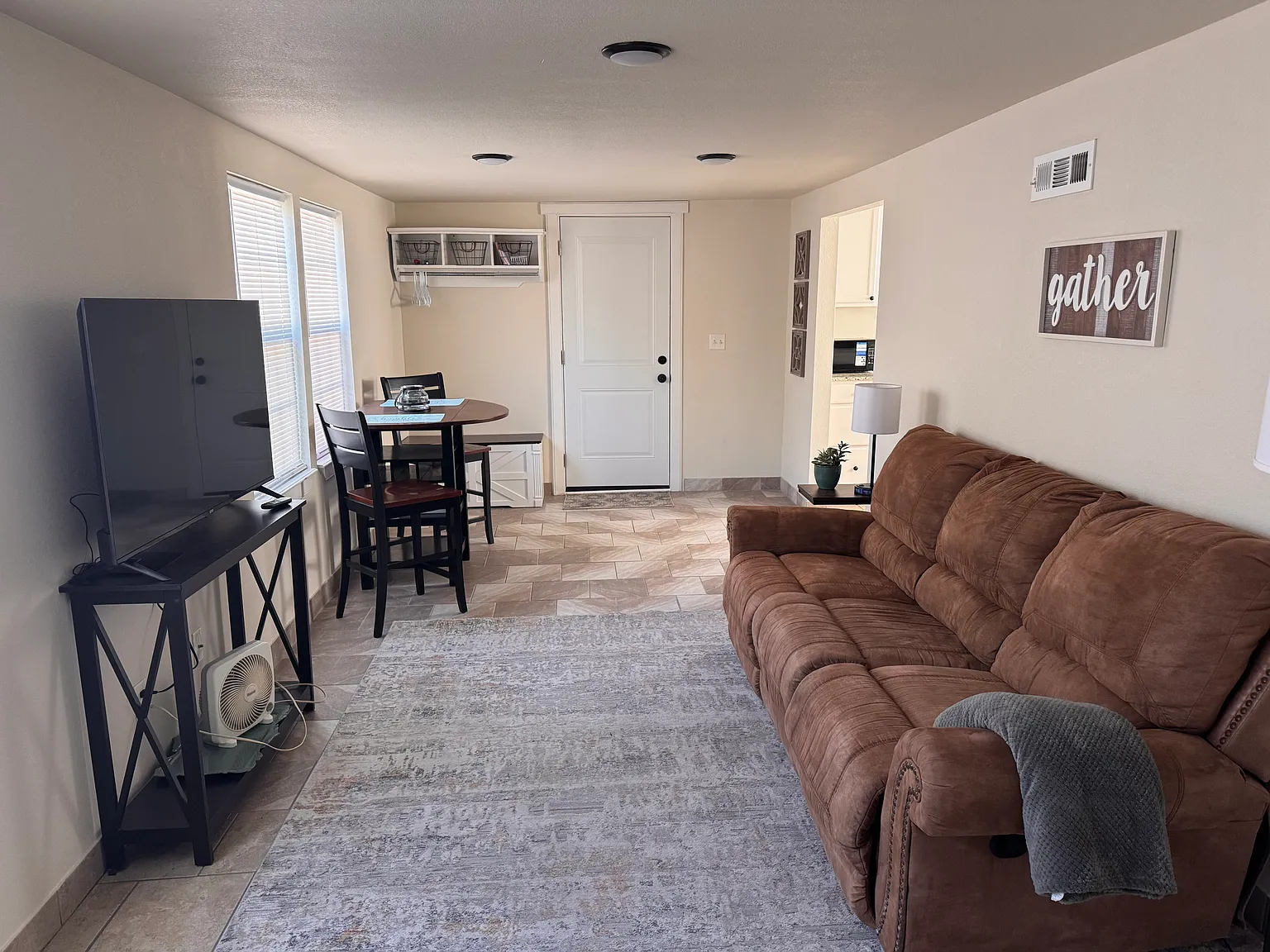 2 bed, 800 sqft, $1,300 — Photo 4