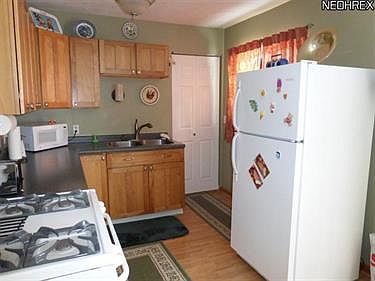 4th image of 823 Robinhood Dr