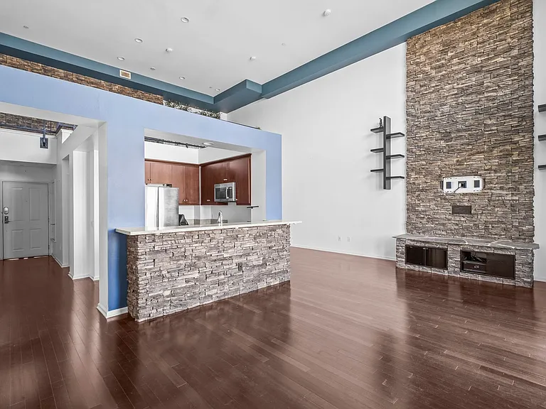 1901 S Victoria Ave #201 — Photo 6