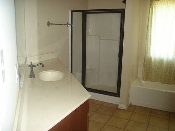 4th image of 216 Cherry Blossom Ln