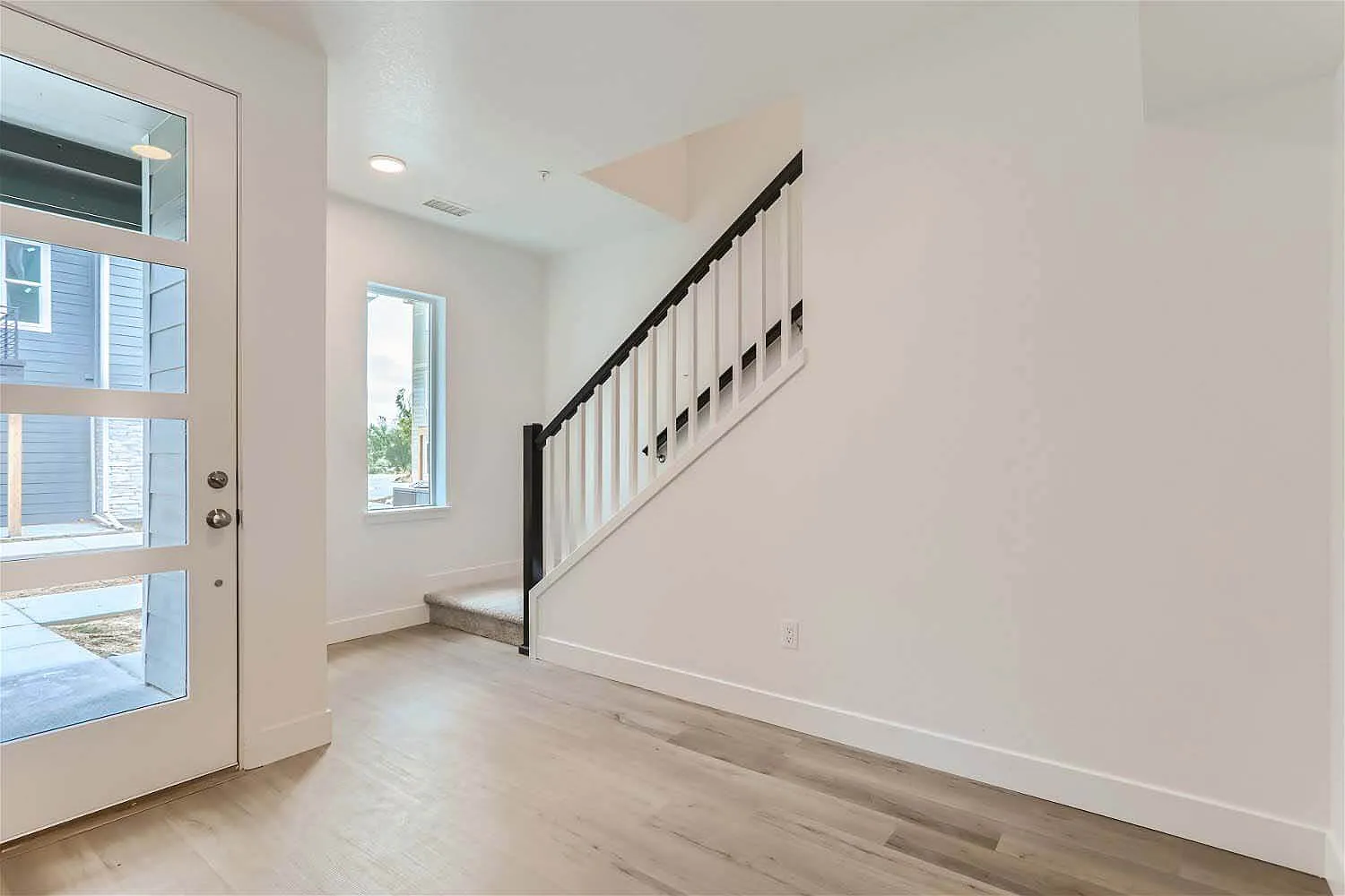 2 bed, 1570 sqft, $2,800 — Photo 2