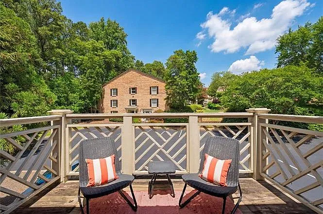2 bed, 1008 sqft, $2,100 — Photo 4