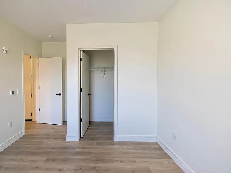 Lakehouse Luxury Apartments — Photo 14