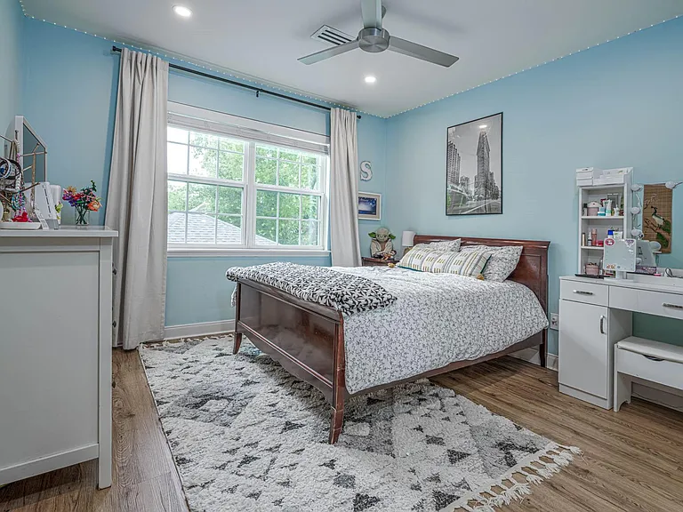 715 Thistlewood Dr — Photo 27
